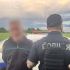 Поліцейський затримує підозрюваного біля патрульного авто на Білоцерківщині Київської області