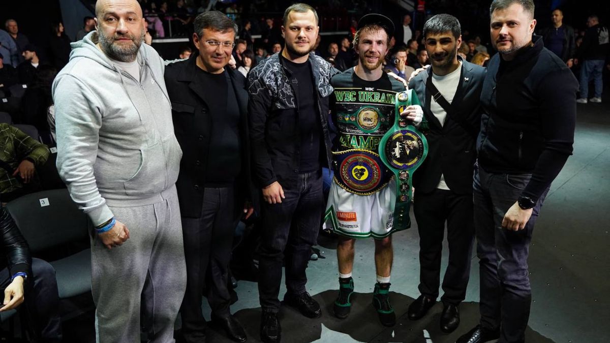 Ветеран-боксер Артем Хребет з чемпіонським поясом WBC Ukraine після рекордного поєдинку у Броварах на Київщині