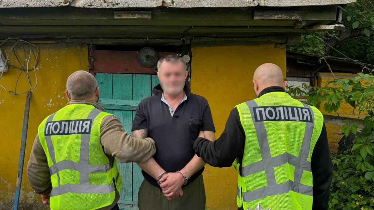 На Вишгородщині підпалили два авто сусідки через конфлікт Згорілі автомобілі Volkswagen та Ford на Вишгородщині — 52-річний чоловік підпалив машини сусідки через конфлікт