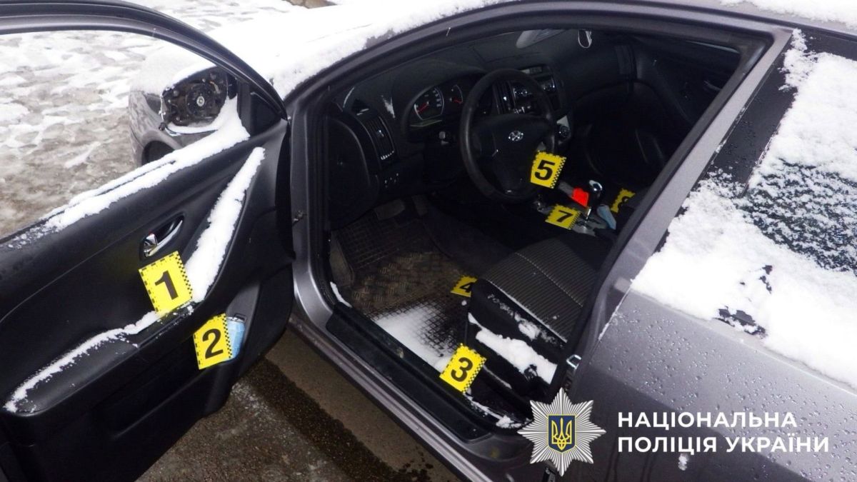 Салон автомобіля, яким користувався підозрюваний