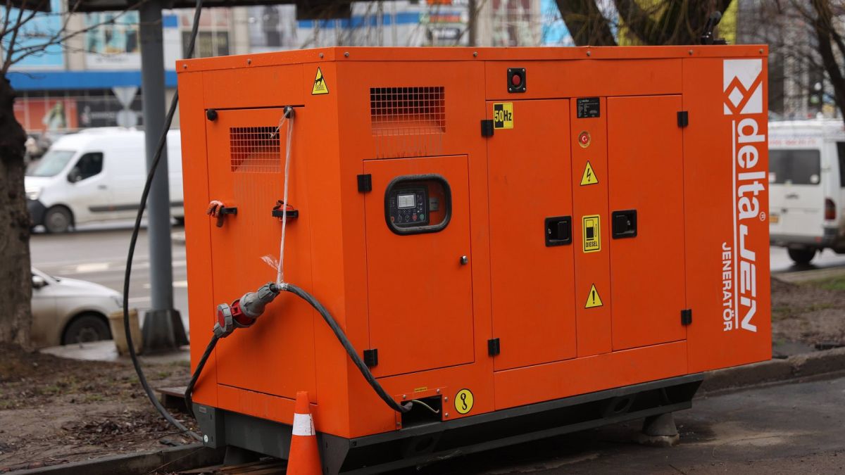 Генератор біля крамниці