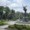 Головні новини Києва | Kyiv.News Декоративний фонтан із скульптурною групою в одному з київських парків — старт сезону фонтанів у травні 2026 року