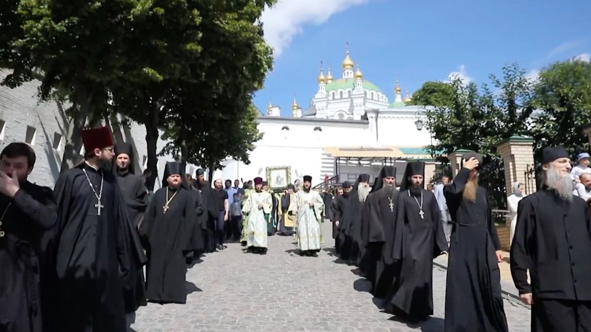 70 монахів УПЦ (МП) мають офіційну «прописку» в Лаврі та претендують на її приміщення — Остапенко