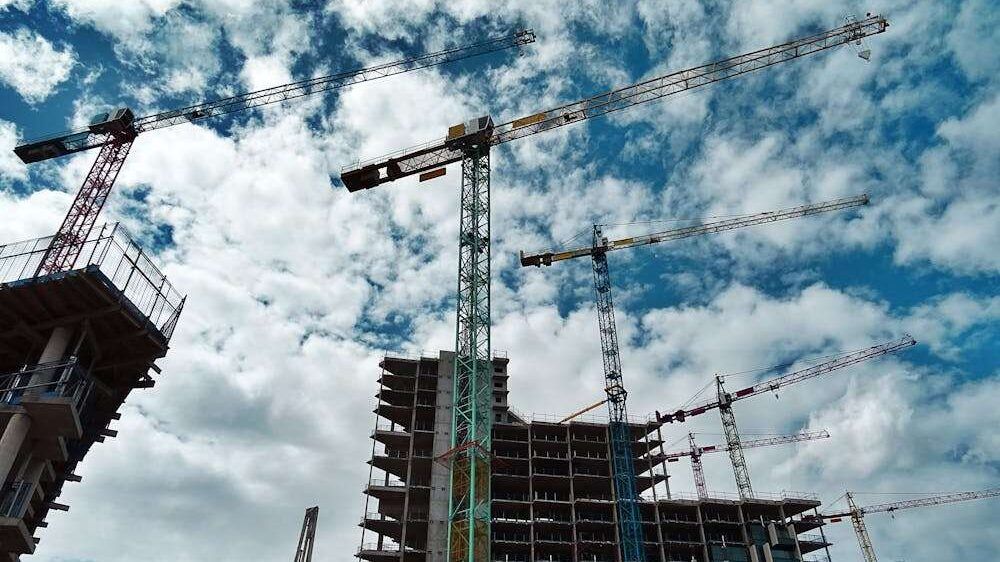 10 серпня — День будівельника: вітаємо тих, хто відновлює і будує Україну
