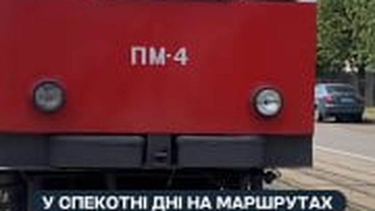 «Київпастранс» охолоджує трамвайні рейки водою в спеку понад +28°C Поливомийний вагон «Київпастрансу» охолоджує трамвайні рейки водою в спеку понад +28°C на вулицях Києва