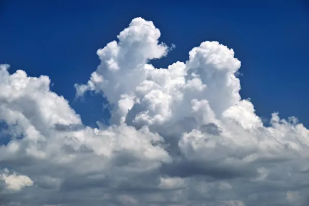 Прохолодна середа в Києві з температурою до 17 °C і без опадів Прохолодна середа в Києві з температурою до 17 °C і без опадів