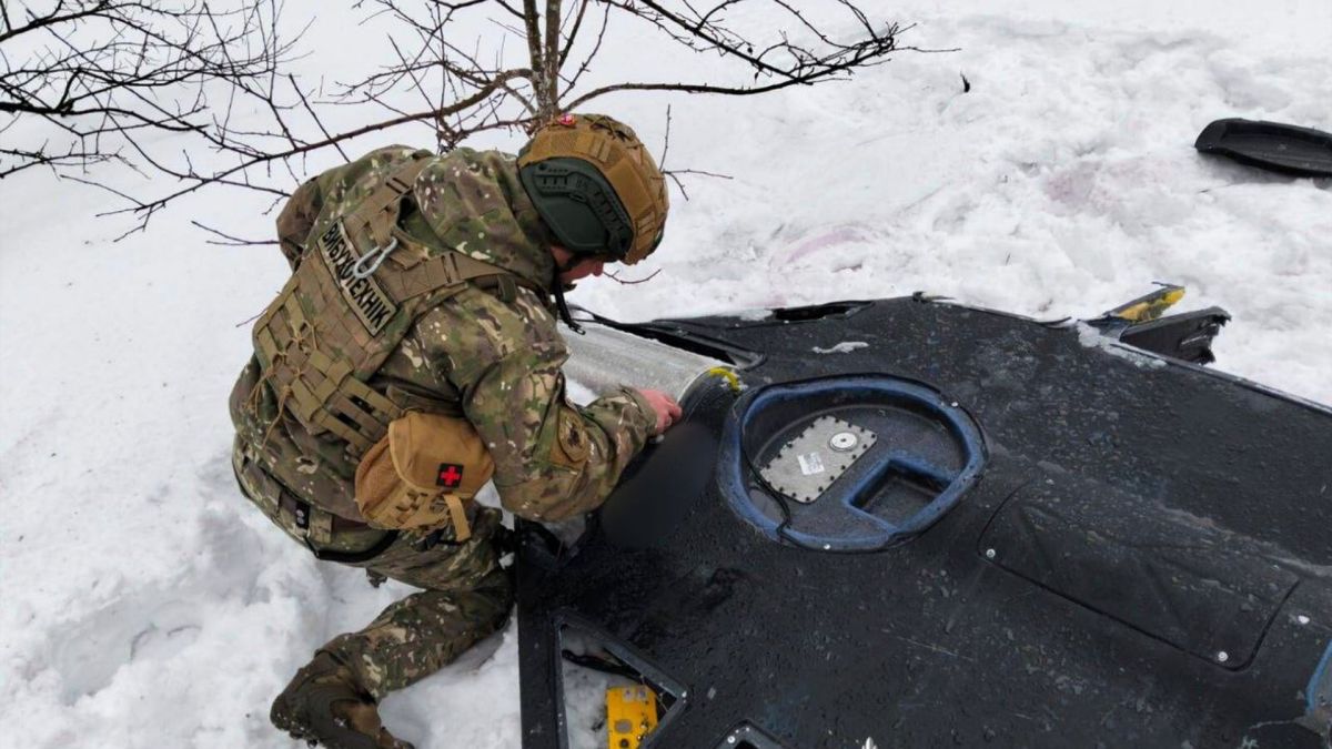 Вибухотехніки поліції Київщини знищили бойову частину дрона «Герань-2»