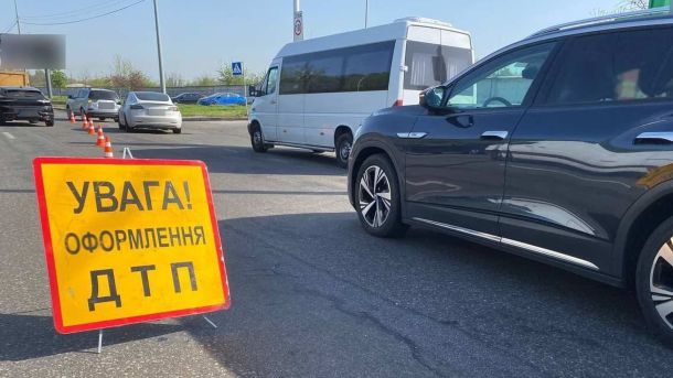 Знак «Увага! Оформлення ДТП» перед аварією