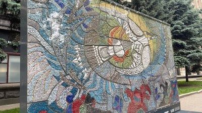 Знищену мозаїку Алли Горської з Маріуполя відтворили в Києві