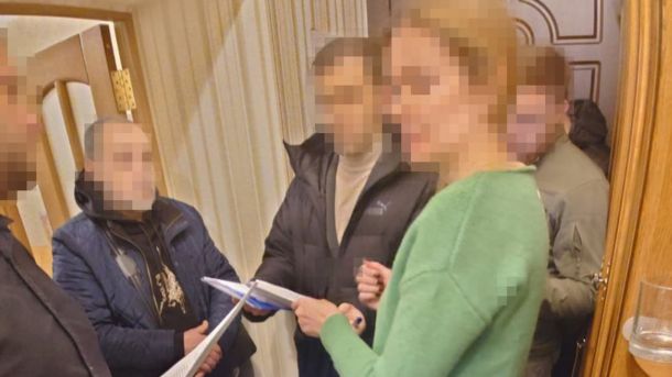 Бойові набої та документи про СБУ: що вилучили у нардепки Скороход