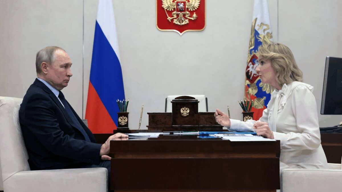 Очільник РФ Володимир Путін і уповноважена при президенті Росії з прав дитини Марія Львова-Бєлова. Москва, 16 лютого 2023 року
