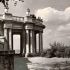 Архівне фото 1950-х років: бельведер з напівкруглою колонадою у Хрещатому парку на київських крутах — втрачена пам'ятка, знесена заради Арки дружби народів