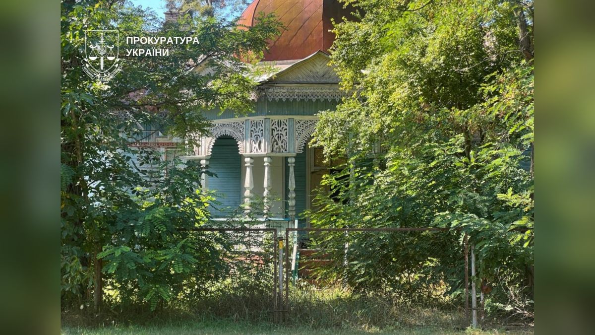 Дерев'яний будинок-пам'ятка архітектури початку ХХ століття у Пущі-Водиці, власник якого ухиляється від укладення охоронного договору