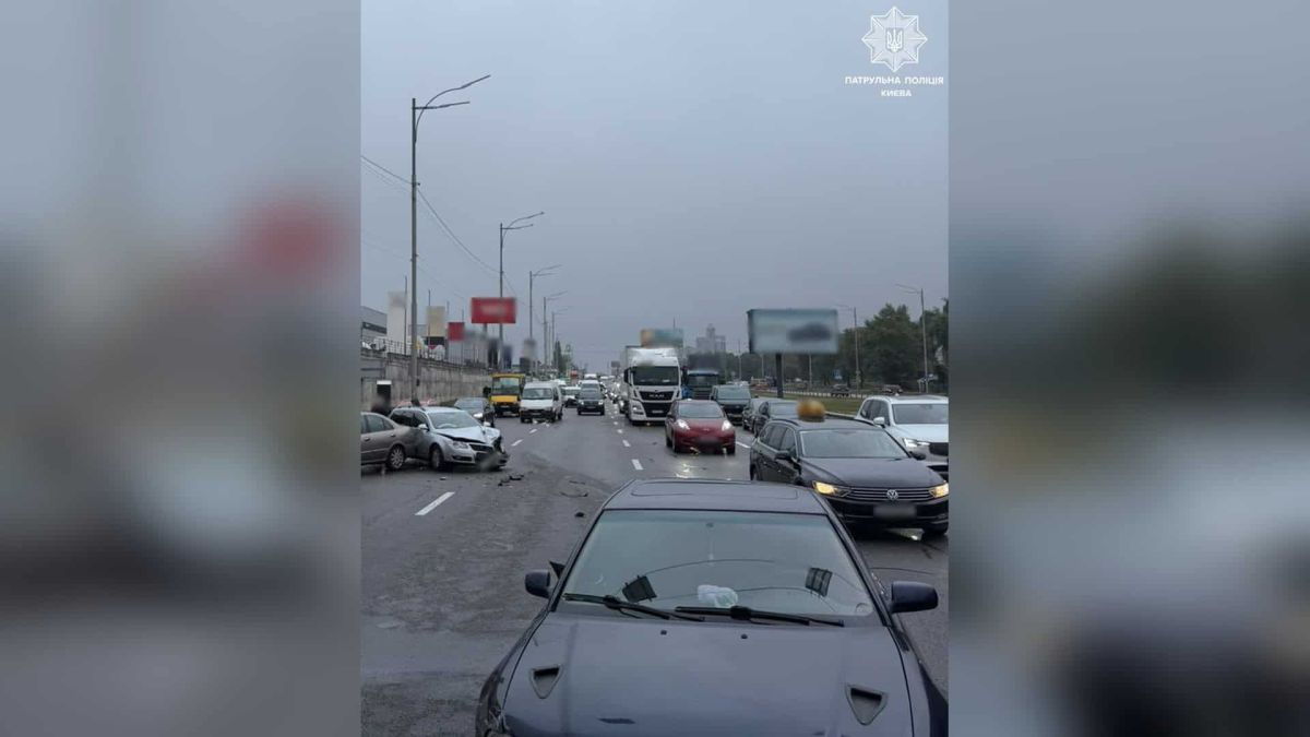 ДТП на Кільцевій дорозі ускладнило рух у бік вулиці Миколи Трублаїні Затримки руху на Кільцевій дорозі в Києві поблизу вулиці Зодчих через ДТП у напрямку вулиці Миколи Трублаїні