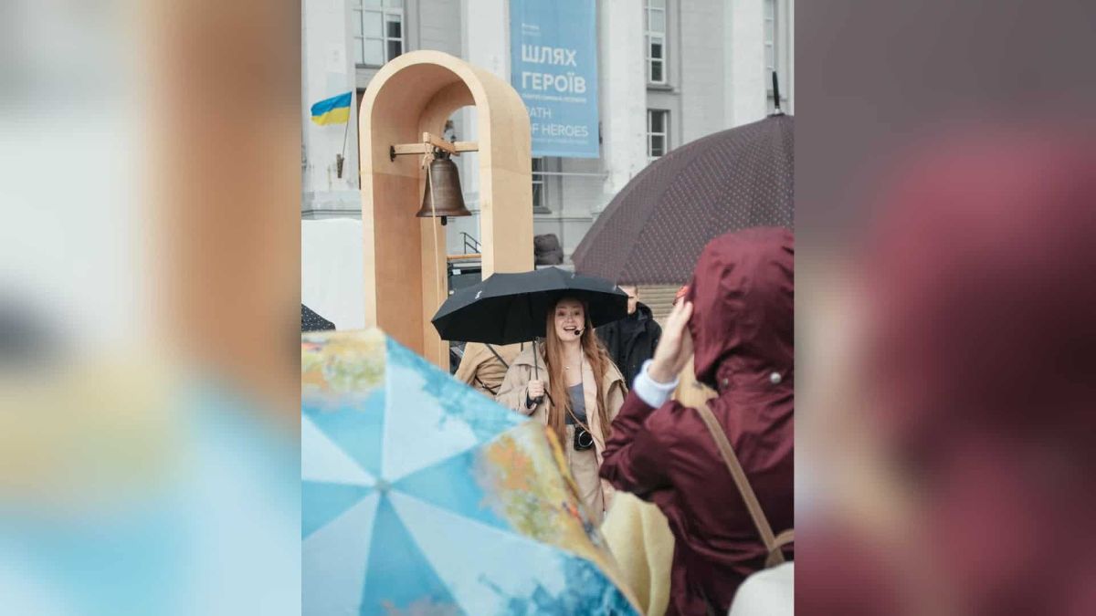 Команда «Ukraine WOW» організовує три безплатні пішохідні екскурсії старим Києвом — 11 та 13 вересня. Провідниця Olena Oros зустрічатиме учасників біл