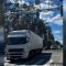 Вантажівка Volvo після ДТП на перехресті вулиці Газопровідної та Кільцевої дороги у Києві, поліцейські конуси на проїжджій частині