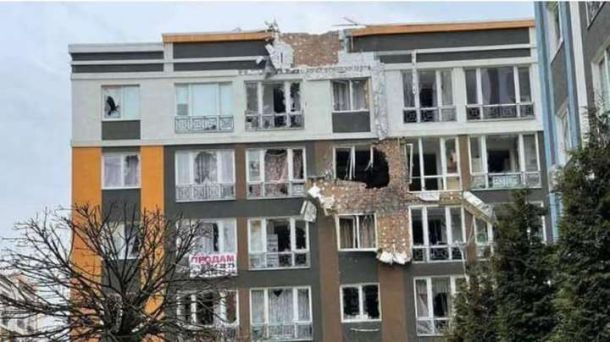 Пошкоджений будинок на Київщині. Фото: Микола Калашник / Facebook