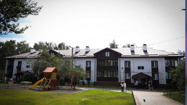 Бородянка: дев’ятиповерхівку для 254 родин відновлюють після обстрілів
