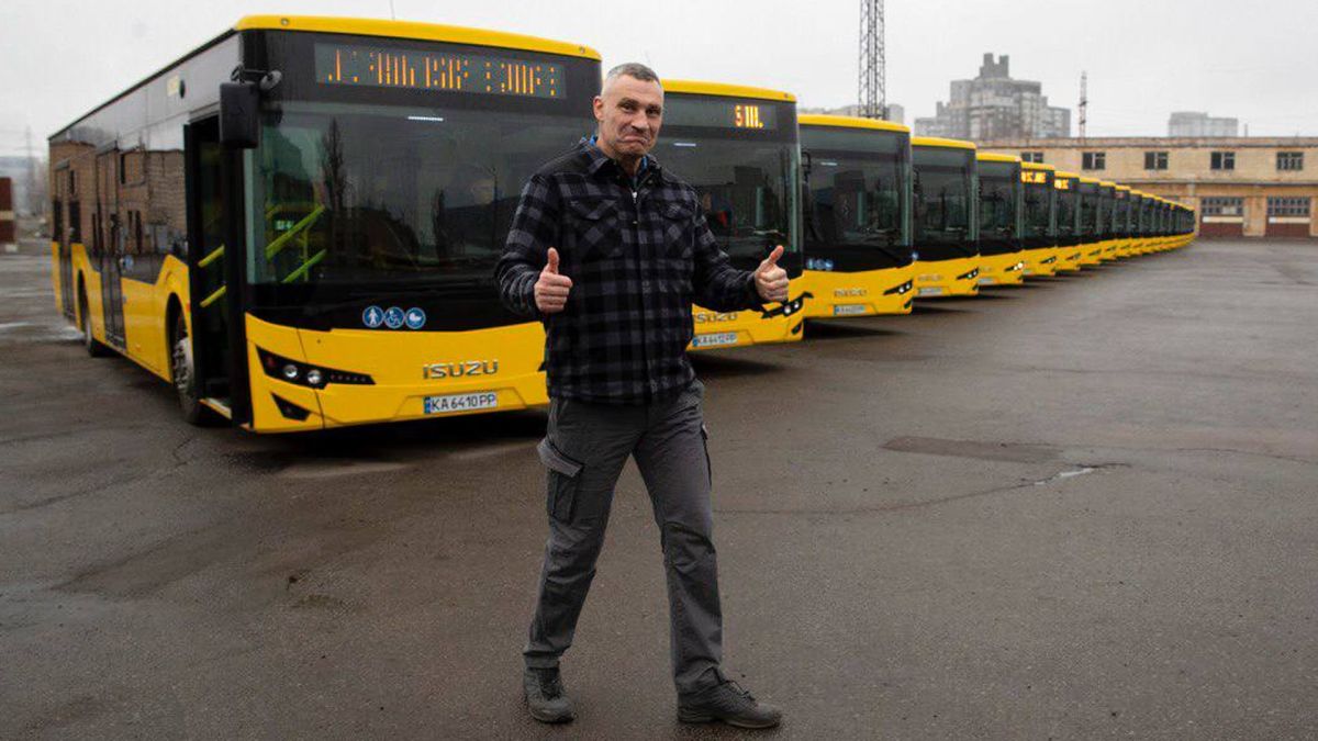 Громадський транспорт Києва: автобуси та трамваї на міських маршрутах столиці