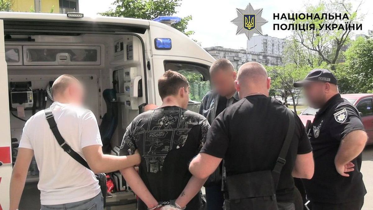 Поліцейські затримують 22-річного громадянина рф після вбивства киянина в Оболонському районі Києва у травні 2026 року