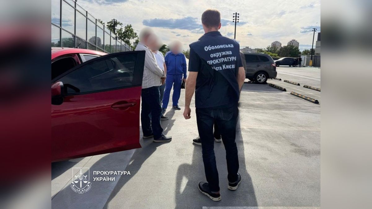 Адвоката у Києві судитимуть за вимагання $25 тис. під приводом інвалідності Адвоката у Києві обвинувачують у вимаганні 25 000 доларів у клієнта під приводом оформлення групи інвалідності через особисті знайомства з лікарями