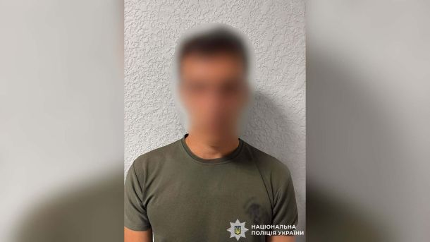 Двоє підозрюваних у пограбуванні перехожого затримані в Ірпені після втечі на авто та ДТП