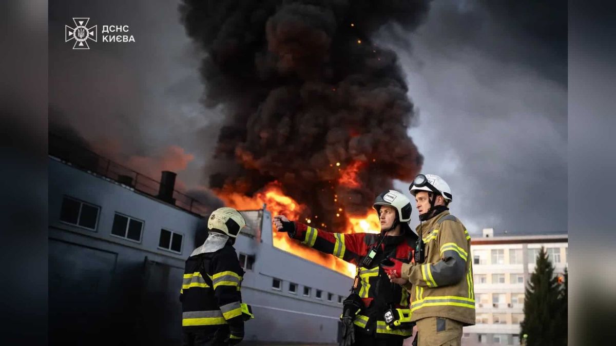 Атака дронів знищила склад «Кварталу 95» з реквізитом за 20 років Зруйноване складське приміщення «Студії Квартал 95» після атаки російських дронів — знищено реквізит за 20 років