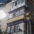 Головні новини Києва | Kyiv.News Рятувальники ДСНС Київщини знімають кота з козирка балкона четвертого поверху у Білій Церкві за допомогою триколінної драбини