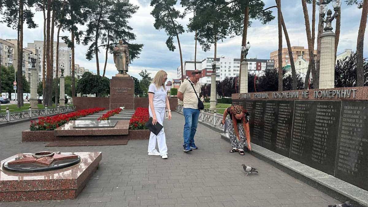 В Ірпені обстежили радянський меморіал: через аварійний стан розглядають демонтаж