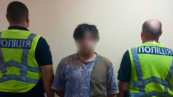 У Києві затримали рецидивіста, який пограбував 65-річну жінку на Троєщині