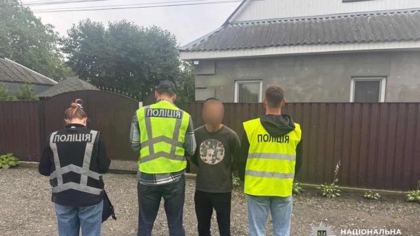 У Софії Київській випустили 30 військових капеланів Поліцейські Вишгородського району затримали 30-річного чоловіка за збут психотропної речовини PVP вдома