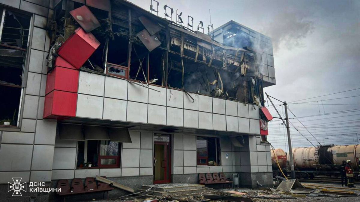 Залізнична станція у Фастові після російського обстрілу
