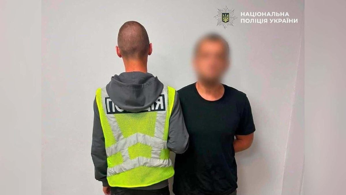 Рецидивіста засудили до 7,5 років за викрадення авто у Голосіївському р-ні Поліцейський і затриманий чоловік, якого засудили за викрадення автомобіля ВАЗ у Голосіївському р-ні Києва