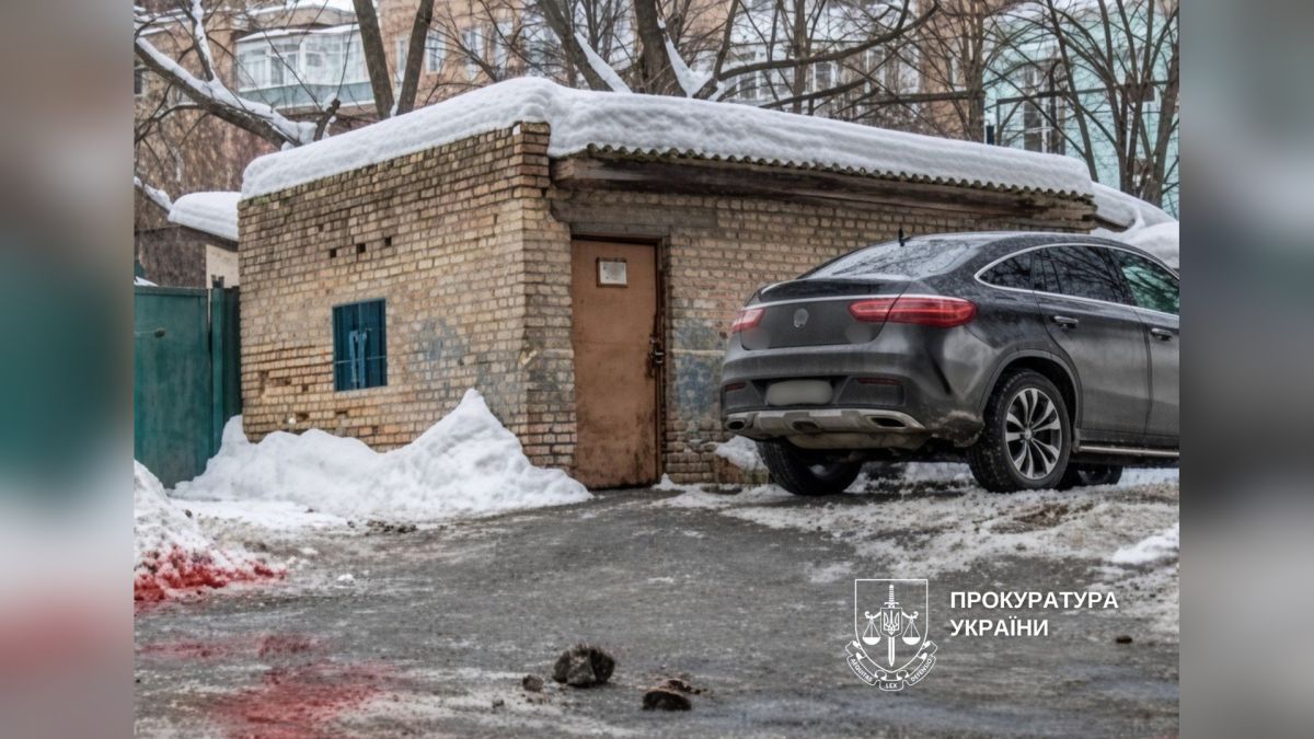 Двір житлового будинку на вулиці Лютеранській у Печерському районі Києва, де було скоєно замовне вбивство бізнесмена