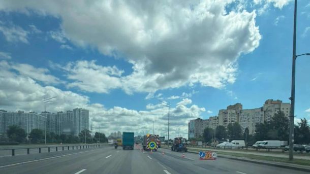 Валізи в київському метро: що провезуть безплатно, а що заборонено Ремонт дороги на проспекті Миколи Бажана у Києві ускладнив рух у напрямку виїзду з міста