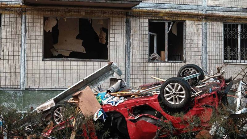 Рятувальники ДСНС ліквідують наслідки російського удару по Києву: 9 загиблих, 33 поранених, врятовано 105 осіб