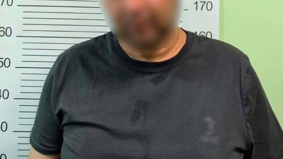 Поліцейські Васильківського відділу затримали 45-річного грабіжника, який бив охоронця і перехожого на Київщині