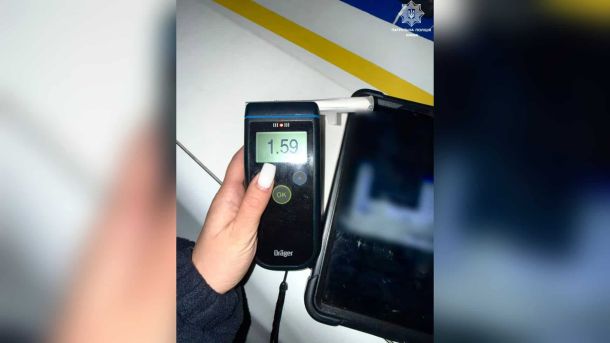 Уламки БпЛА впали на будинок і біля дороги у Дніпровському р-ні Патрульні поліцейські у Подільському р-ні Києва перевіряють водія Opel на алкогольне сп'яніння — результат 1,59 проміле