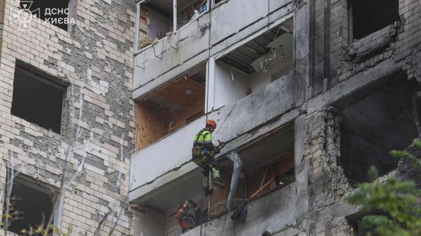 «Подивіться у ці обличчя»: ДСНС показала портрети тих, хто рятує Київ