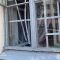 Головні новини Києва | Kyiv.News Рятувальники ДСНС Києва дістались до кімнати гуртожитку на вул. Винниченка, де зачинився дворічний хлопчик, розрізавши решітку на вікні