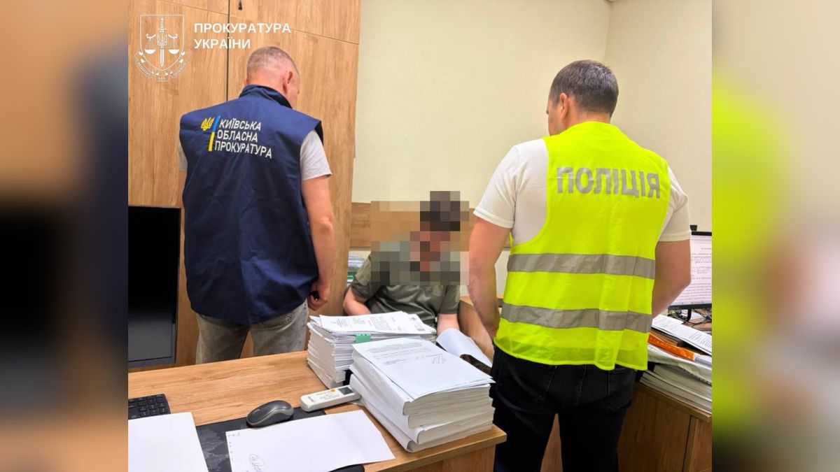 На Київщині двох осіб підозрюють у вимаганні $15 тис. за вплив на ВЛК Двох підозрюваних на Київщині викрили у вимаганні 15 тисяч доларів за вплив на рішення ВЛК щодо військового обліку
