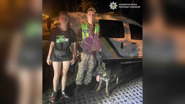 Зеленський доручив РНБО і Кабміну знизити смертність на дорогах Кінолог поліції зі службовою німецькою вівчаркою Рей розшукав 14-річну дівчину в парку Святошинського району Києва