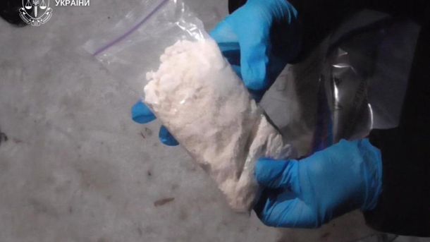 У Києві чоловіка засуджено до 9 років за наркотики: амфетамі