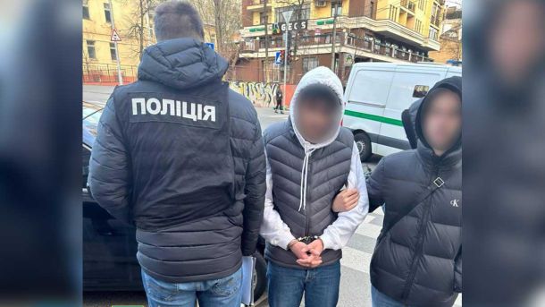 Псевдообмінники в Києві: двоє чоловіків пограбували киян на понад 2 мільйони гривень