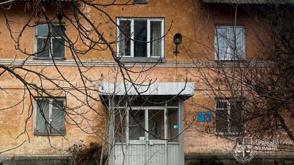 Прокуратура захищає історичний будинок на Лазаревського Вхід до історичної будівлі