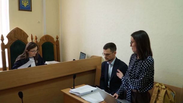 Біля Гатного на трасі Київ — Одеса мотоцикл зіткнувся з Honda, є потерпілий Суддя і сторони під час засідання у справі про повернення 16 гектарів Протасового Яру в Господарському суді міста Києва