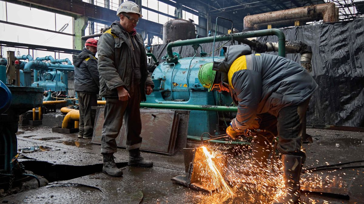 Енергетики проводять аварійно-відновлювальні роботи на теплоелектростанції після російського обстрілу