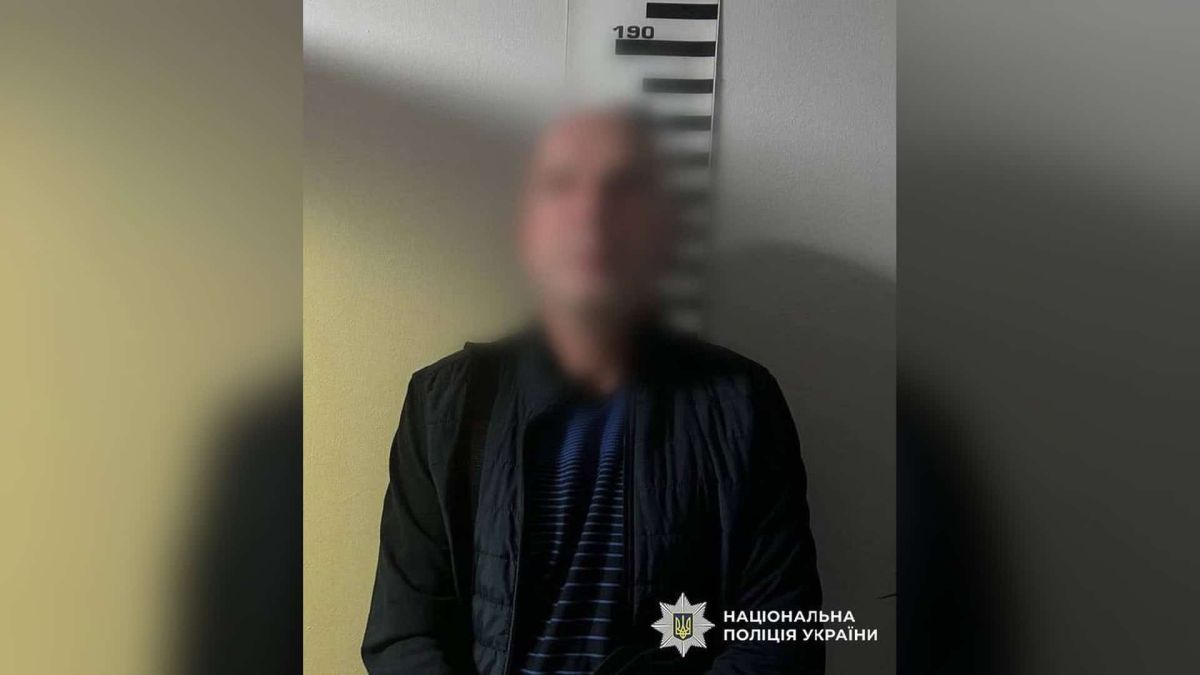 Киянина підозрюють у погрозах колишній дружині (оновлено) Затриманий 53-річний киянин, якого підозрюють у домашньому насильстві щодо колишньої дружини, у відділку поліції