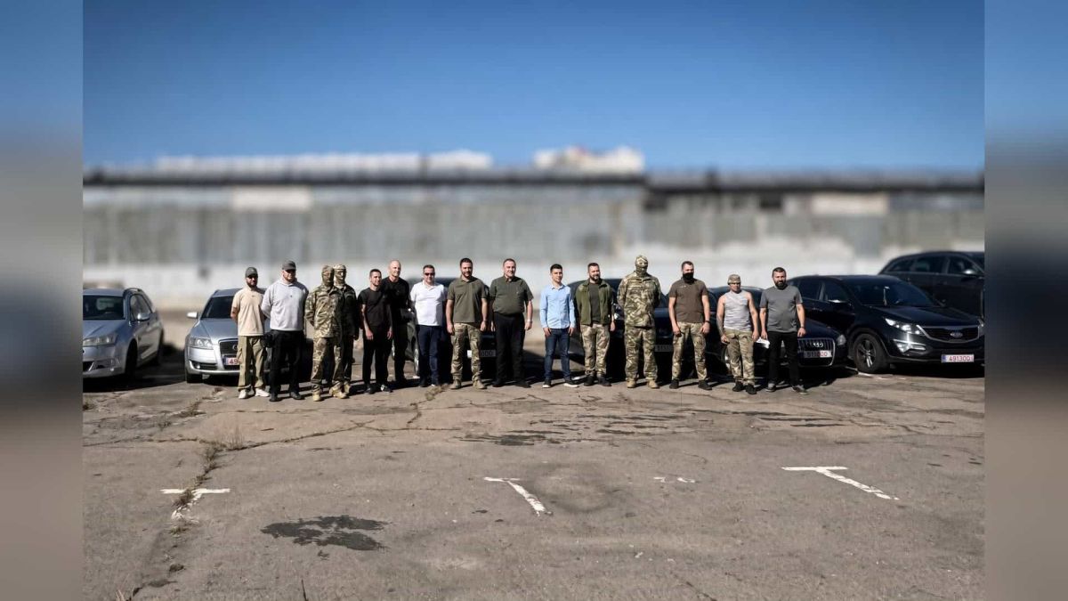 Дев'ять автомобілів від Литовської Республіки передані підрозділам Сил оборони України за сприяння КМВА та волонтерських фондів