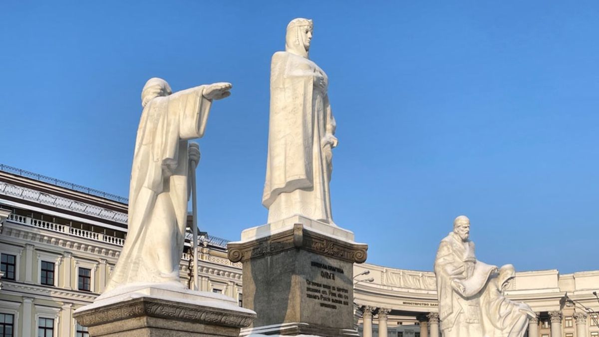 Пам'ятник княгині Ользі: історія монумента, який двічі встановлювали на Михайлівській